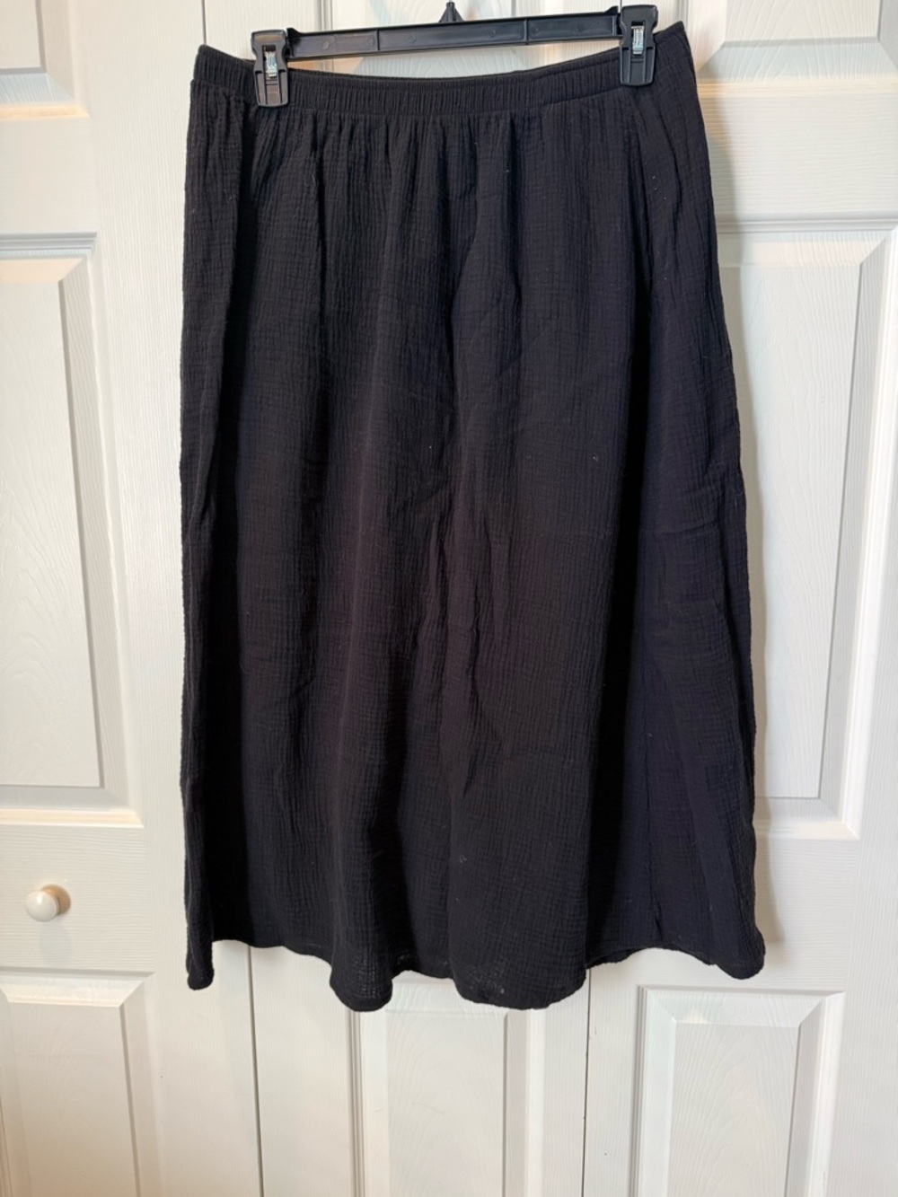 # Black Women's Elastic Waist 1X Gauze Midi Skirt